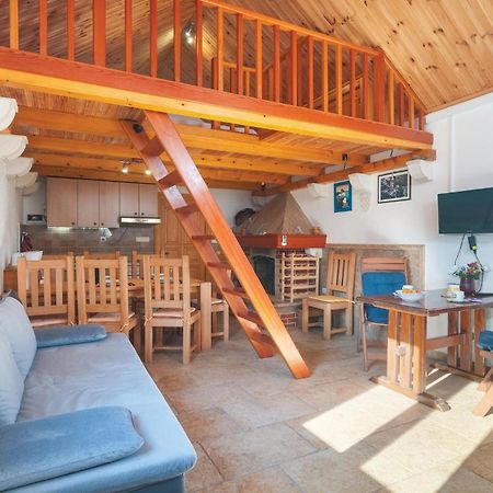 1 Bedroom Awesome Home In Постира Екстериор снимка