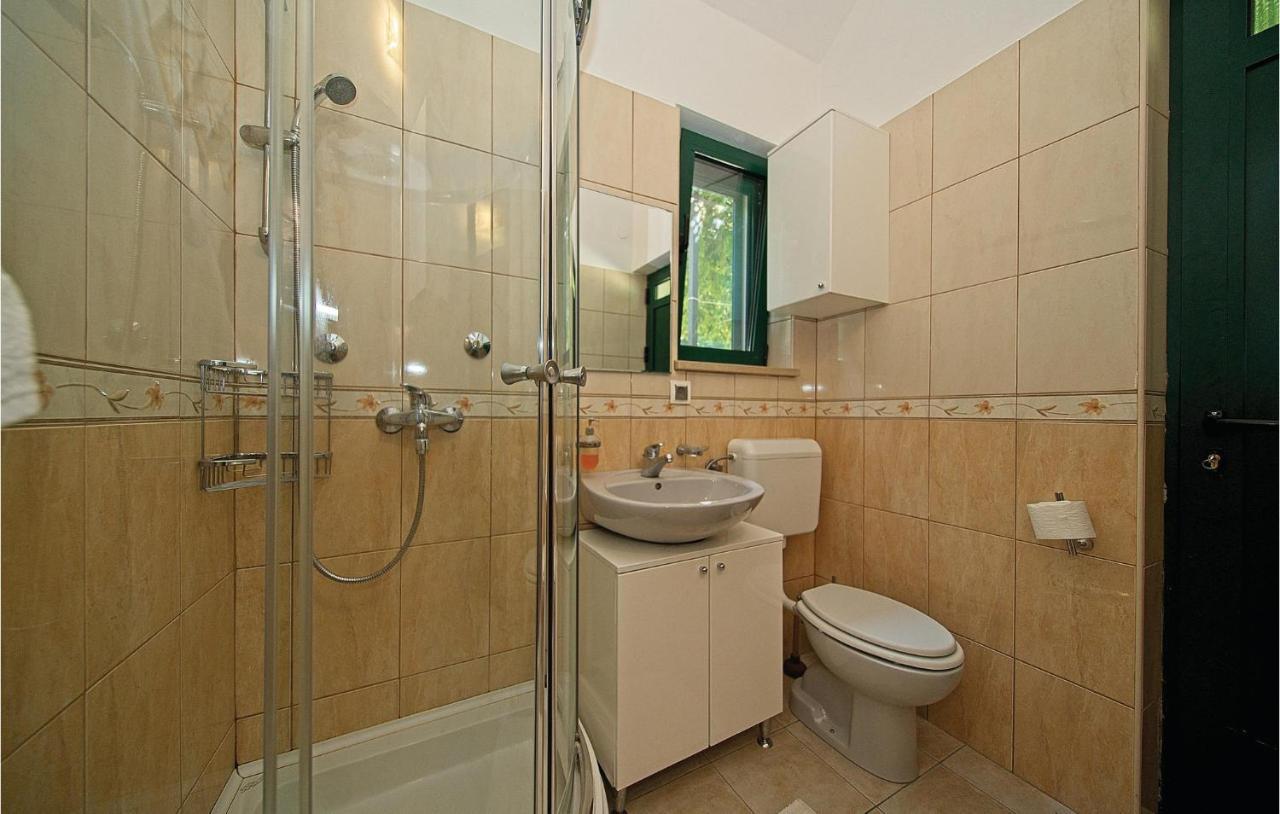 1 Bedroom Awesome Home In Постира Екстериор снимка