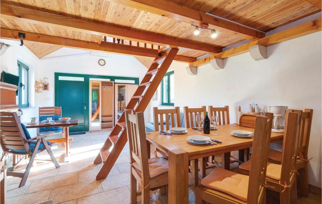 1 Bedroom Awesome Home In Постира Екстериор снимка