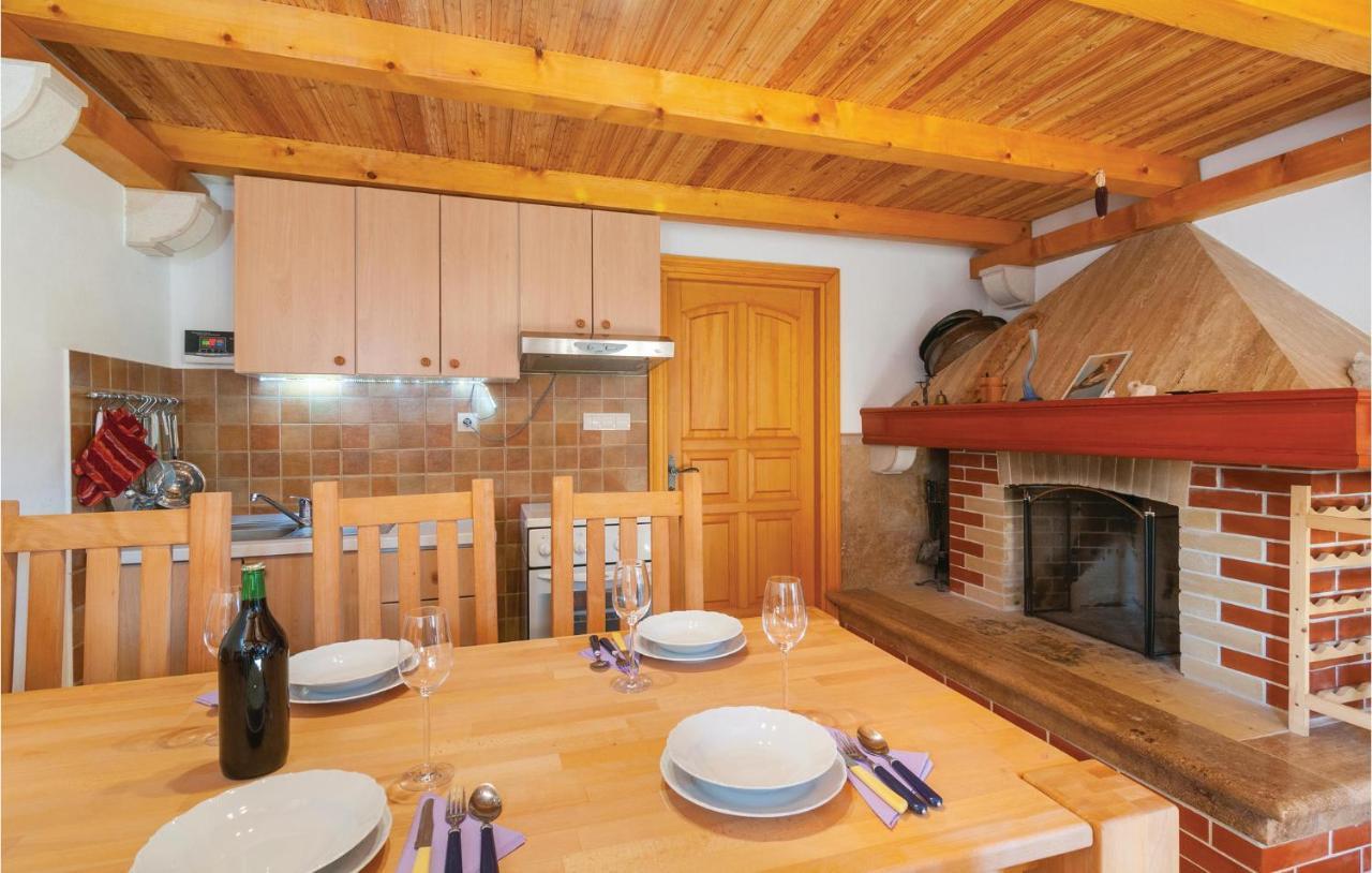 1 Bedroom Awesome Home In Постира Екстериор снимка